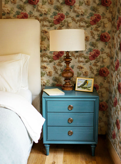 Vintage Floral Wallpaper – Warm Cottage Rose Pattern
