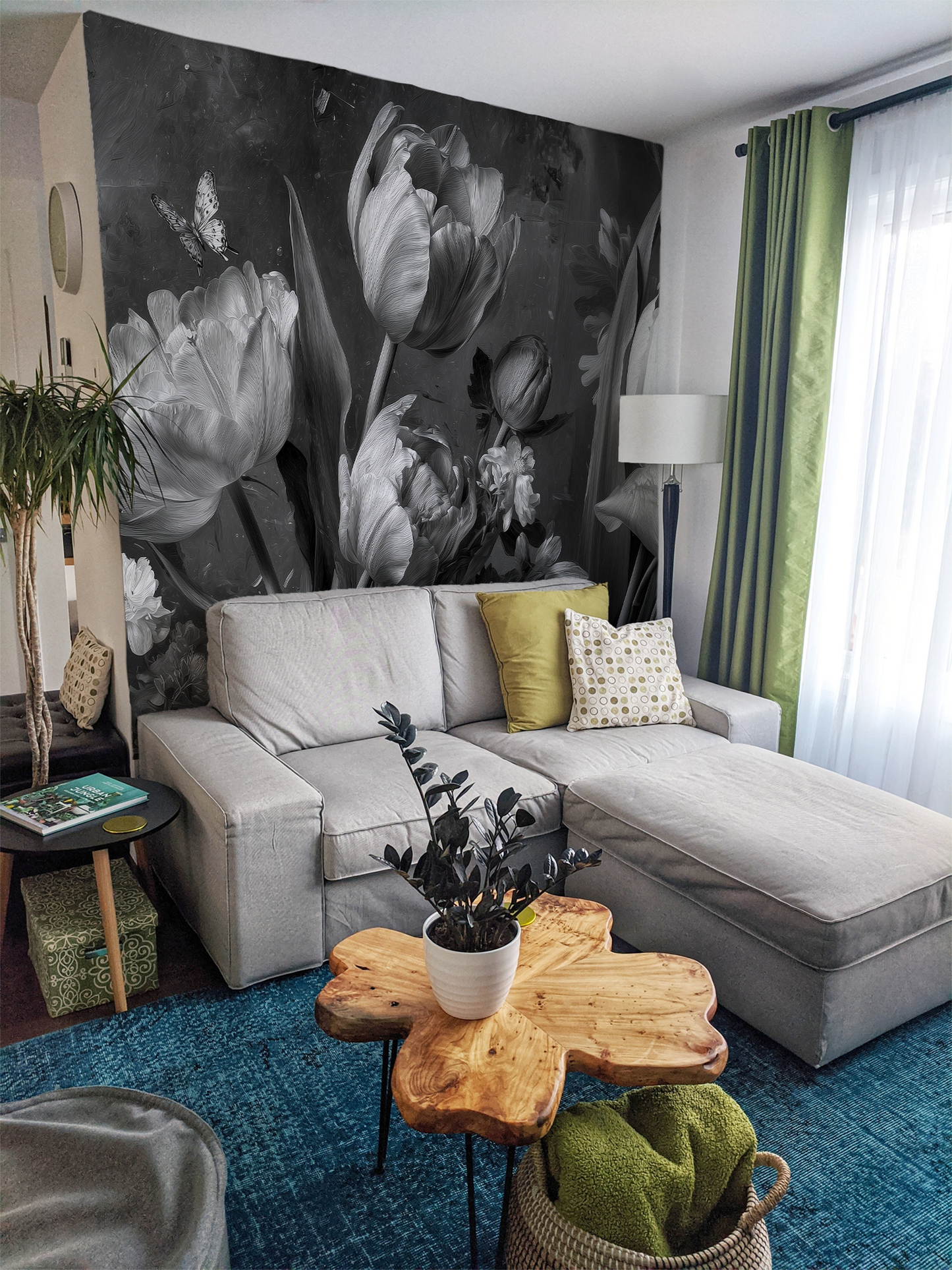 Monochrome Floral Wallpaper – Black & White Tulip Wall Mural